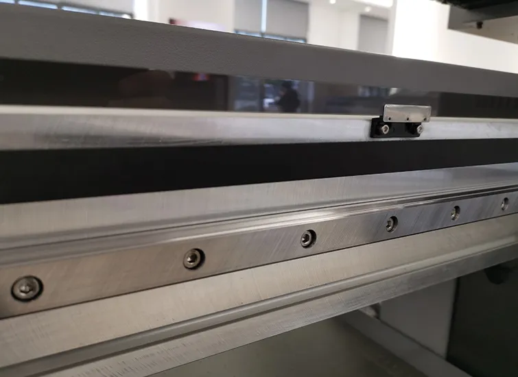 Linear guide and aluminum beam