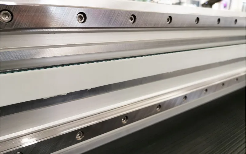 Dual linear guides